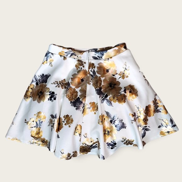 NWOT CITY STUDIO FOIL PRINT FLORAL MINI SKIRT (1 JR.) - Picture 8 of 8